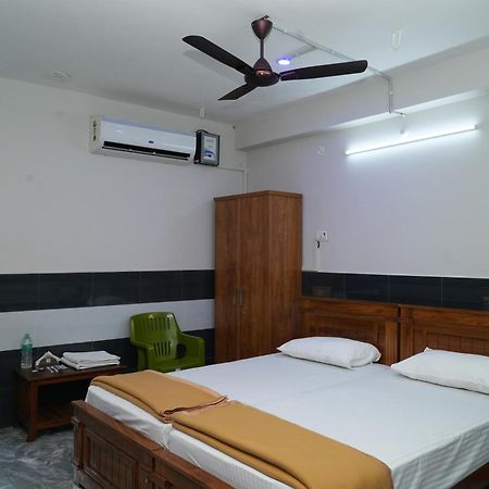 Hotel Rajali Residency Kulithalai Exterior foto