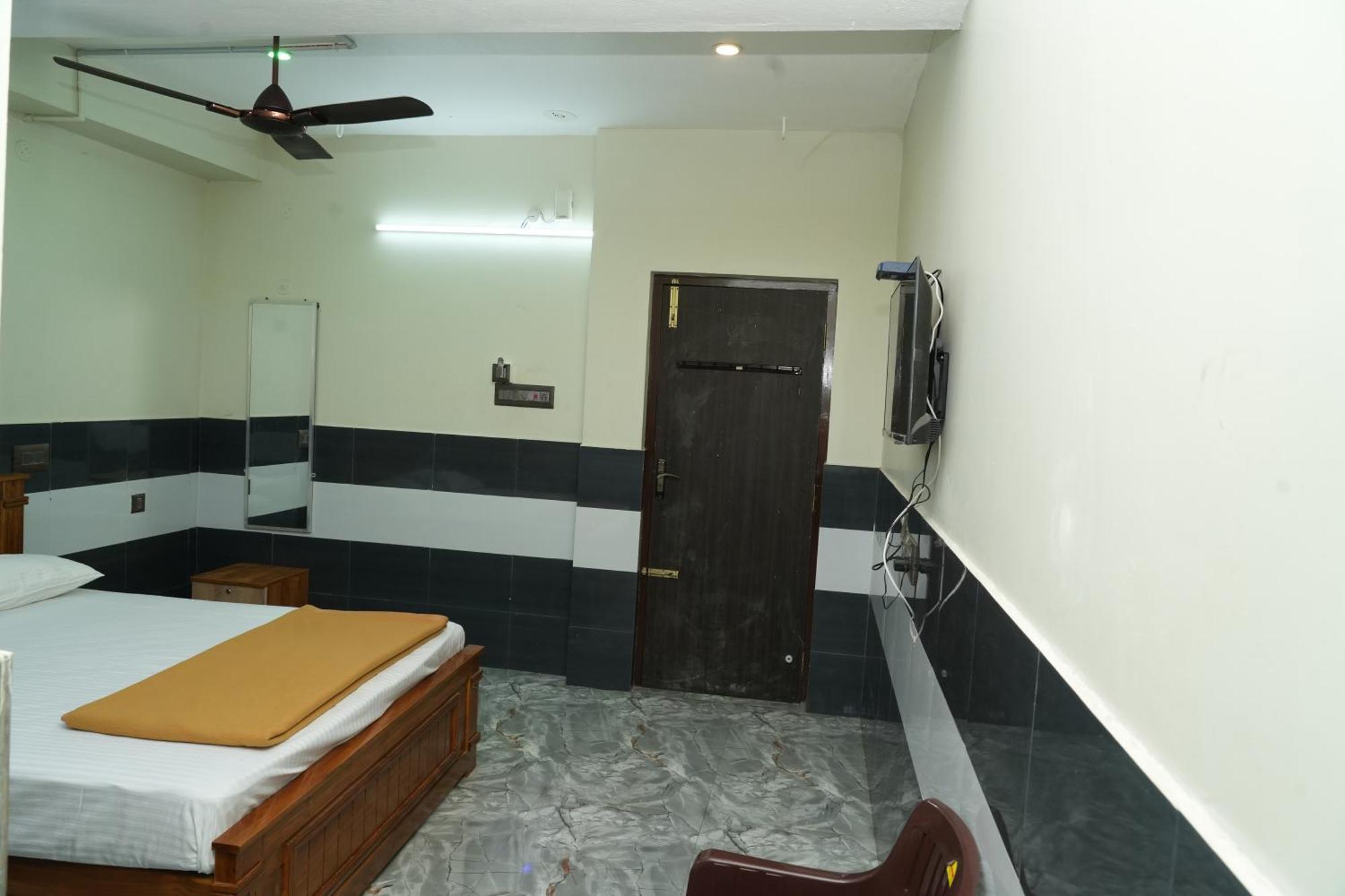 Hotel Rajali Residency Kulithalai Exterior foto